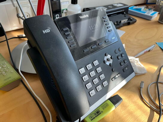 El. hæve/sænke skrivebord samt skuffemoduler