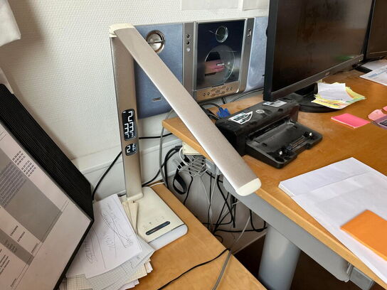 El. hæve/sænke skrivebord, 2 stk. skuffemoduler,  reol