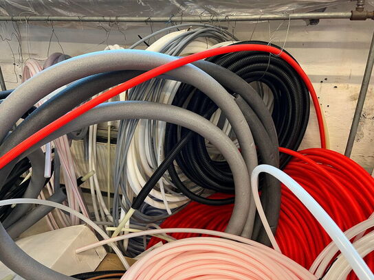 Div. rør og slanger, samt vogne