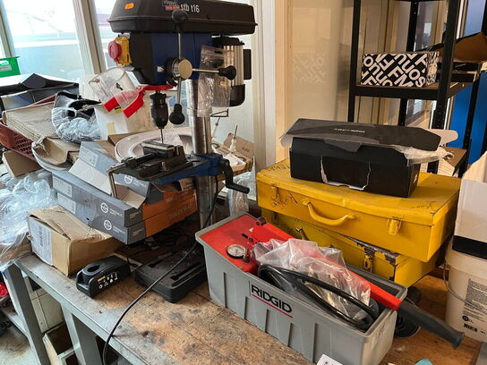 2 stk. borde med i ndhold