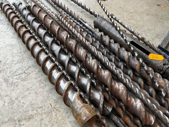 2 stk. stiger, samt div. murbor