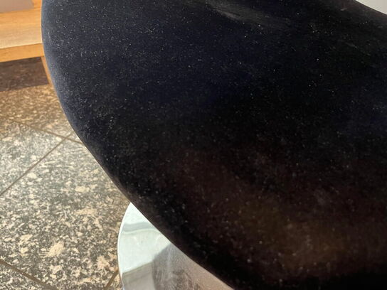 2 stk. lænestole samt bord og stumtjener