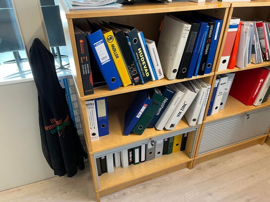 El. hæve/sænke skrivebord, 2 stk. skuffemoduler,  2 stk. reol