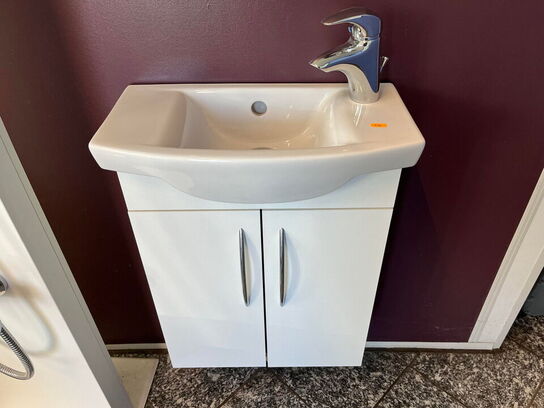 Vask med skab, udstillingsmodel