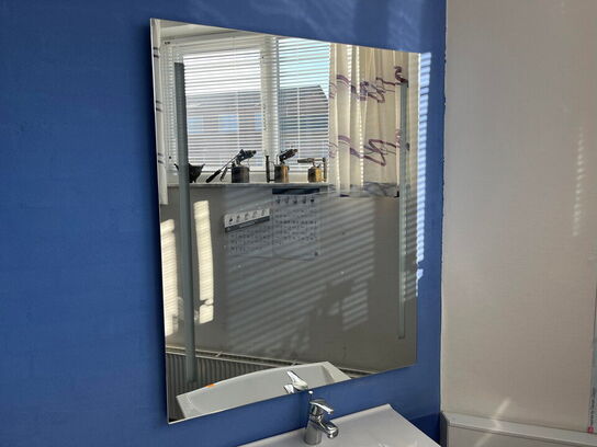 Vask med skab, udstillingsmodel