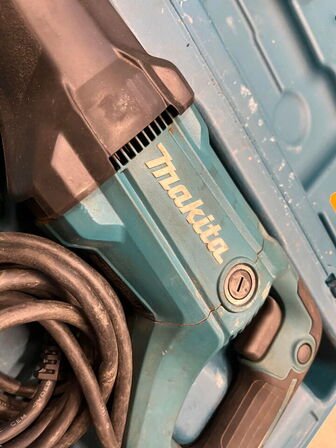 Bajonetsav, MAKITA JR3051T