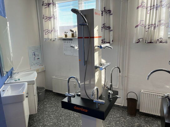 Stander med amature og brusere