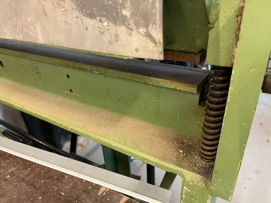 Pladesaks, pladebukker og arb.bord med indhold