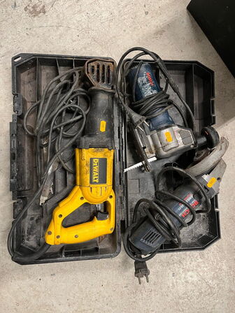 Bajonetsav, DEWALT DW304PK, samt stiksav og sliber