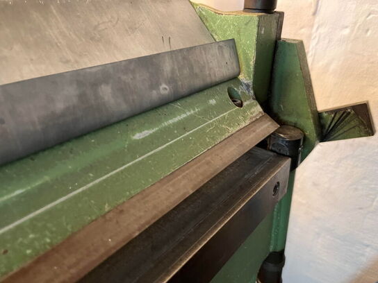 Pladesaks, pladebukker og arb.bord med indhold