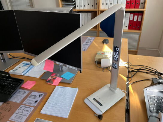 El. hæve/sænke skrivebord, 2 stk. reoler og kontorstol