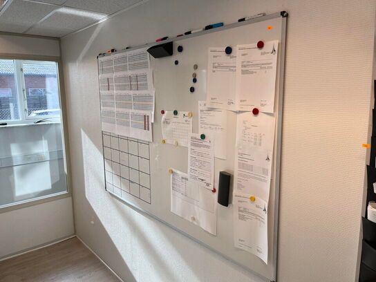 Whiteboard samt dokumentholdere