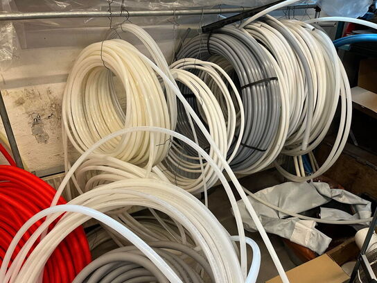 Div. rør og slanger, samt vogne