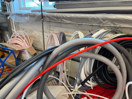 Div. rør og slanger, samt vogne