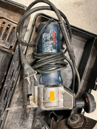 Bajonetsav, DEWALT DW304PK, samt stiksav og sliber