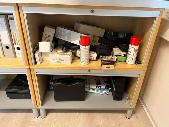 Arbejdsbord med reoler