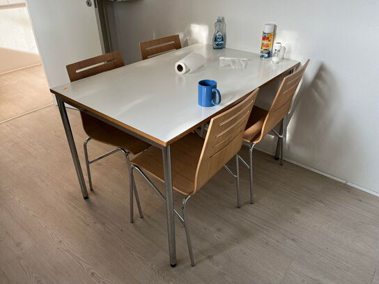 Spisebord med 4 stk. stole