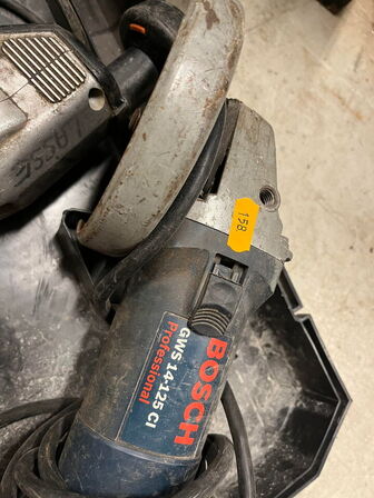 Bajonetsav, DEWALT DW304PK, samt stiksav og sliber