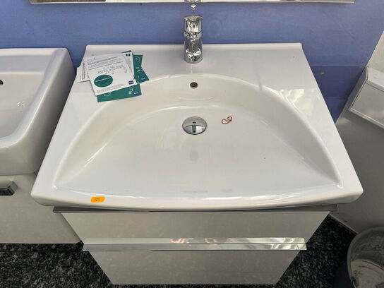 Vask med skab, udstillingsmodel