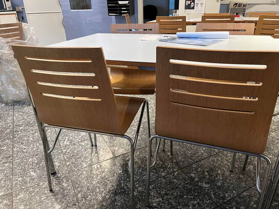 2 stk. spisebord med 8 stk. stole