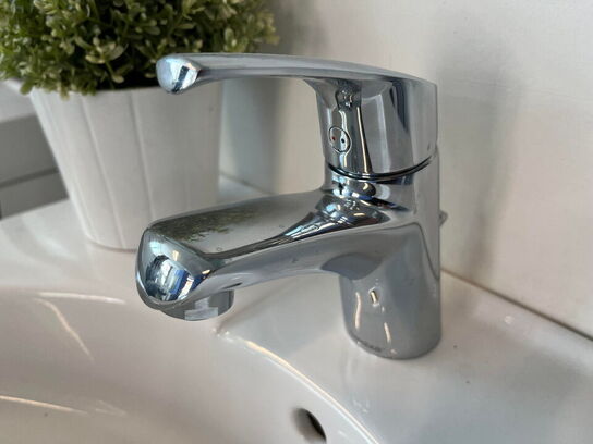 Vask med skab, udstillingsmodel