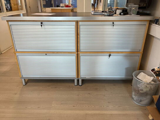 Arbejdsbord med reoler