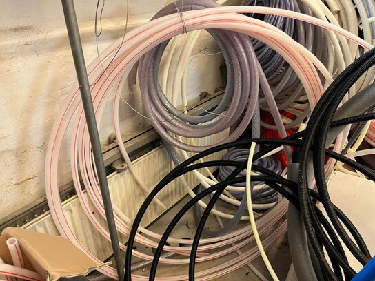 Div. rør og slanger, samt vogne