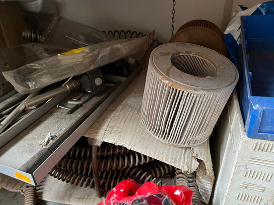 2 stk. borde med i ndhold