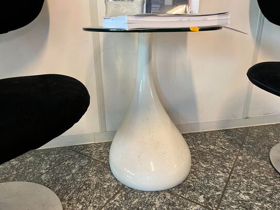 2 stk. lænestole samt bord og stumtjener