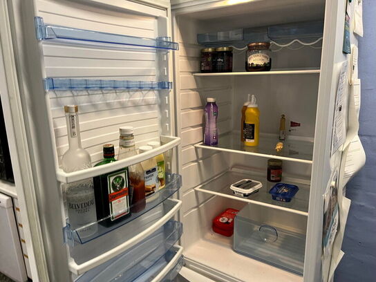 Køle/fryseskab med indhold