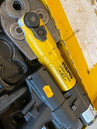 Klemmeværktøj, REMS