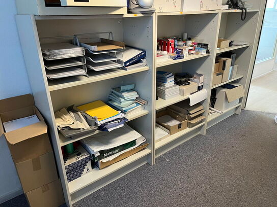 3 stk. reoler med indhold