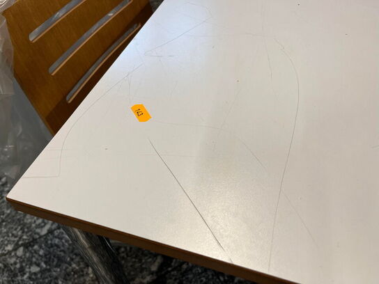 2 stk. spisebord med 8 stk. stole