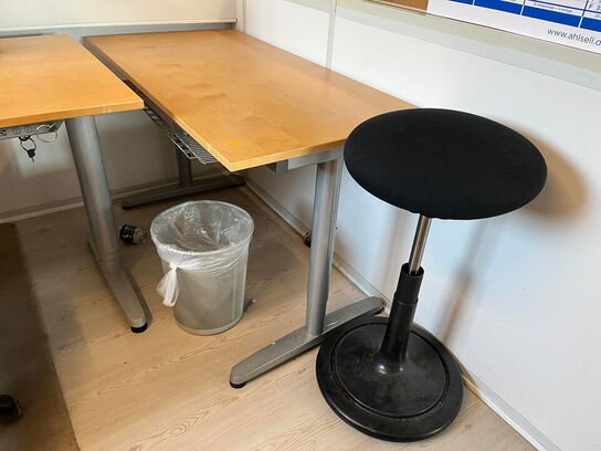 El. hæve/sænke skrivebord, 2 stk. skuffemoduler,  2 stk. reol