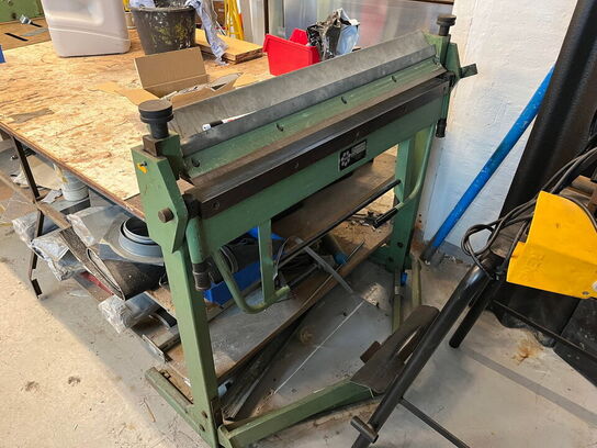 Pladesaks, pladebukker og arb.bord med indhold