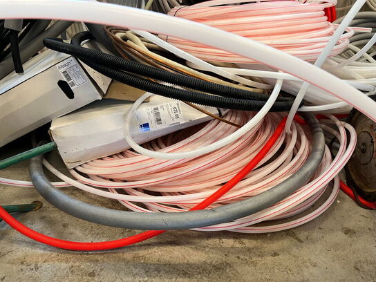 Div. rør og slanger, samt vogne