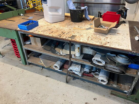 Pladesaks, pladebukker og arb.bord med indhold