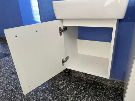 Vask med skab, udstillingsmodel