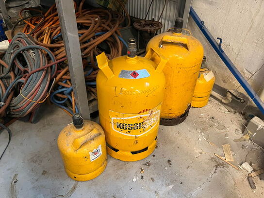 2 stk. borde med indhold