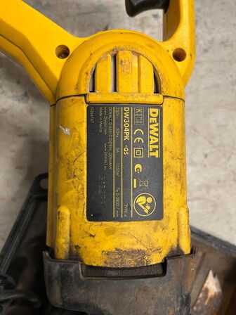 Bajonetsav, DEWALT DW304PK, samt stiksav og sliber