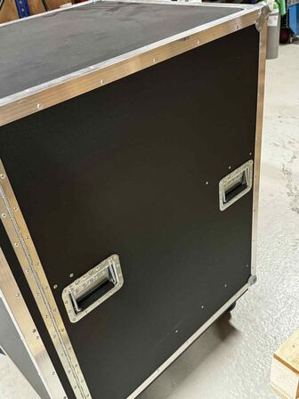Flighcase / Transportkasse mål: 128 x 95 x 78 cm