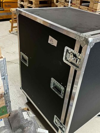 Flighcase / Transportkasse mål: 128 x 95 x 78 cm