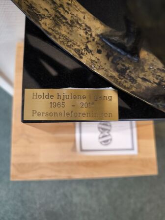 Bronzefigur PALLE MERNILD "HOLDE HJULENE I GANG"