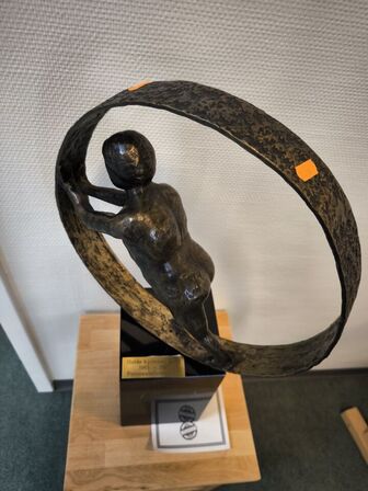 Bronzefigur PALLE MERNILD "HOLDE HJULENE I GANG"