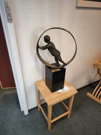Bronzefigur PALLE MERNILD "HOLDE HJULENE I GANG"