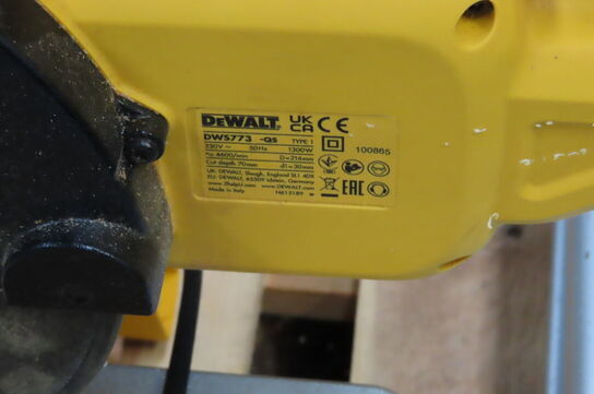 Kap-/geringsav DEWALT DWS773, inkl. stativ