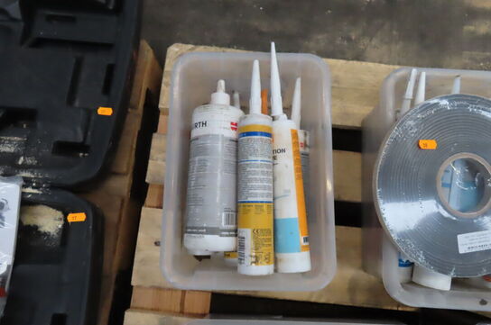 Palle med diverse fuge, skruer mv.