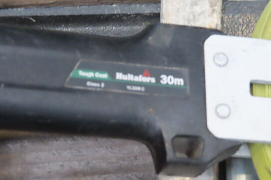 Diverse skruetvinger, vaterpas og måleværktøj