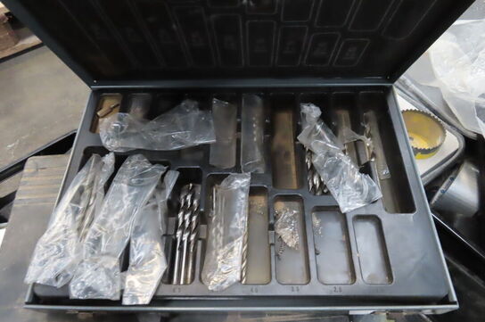 Palle med diverse bor mv.