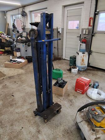 Hydraulisk værkstedskran